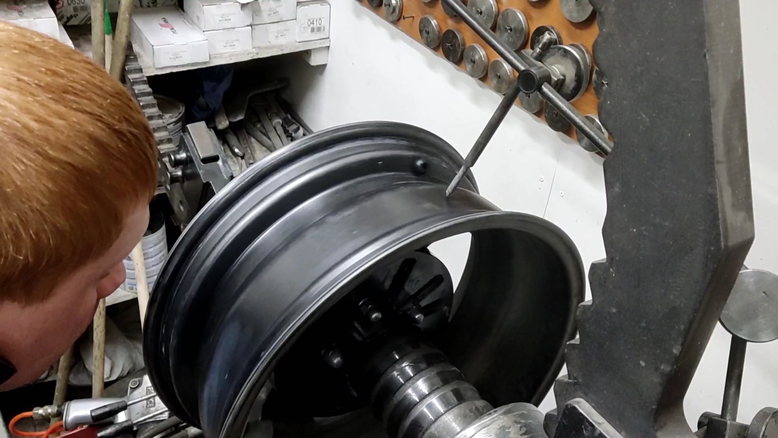 Правка литых дисков Правка литых дисков в Москве