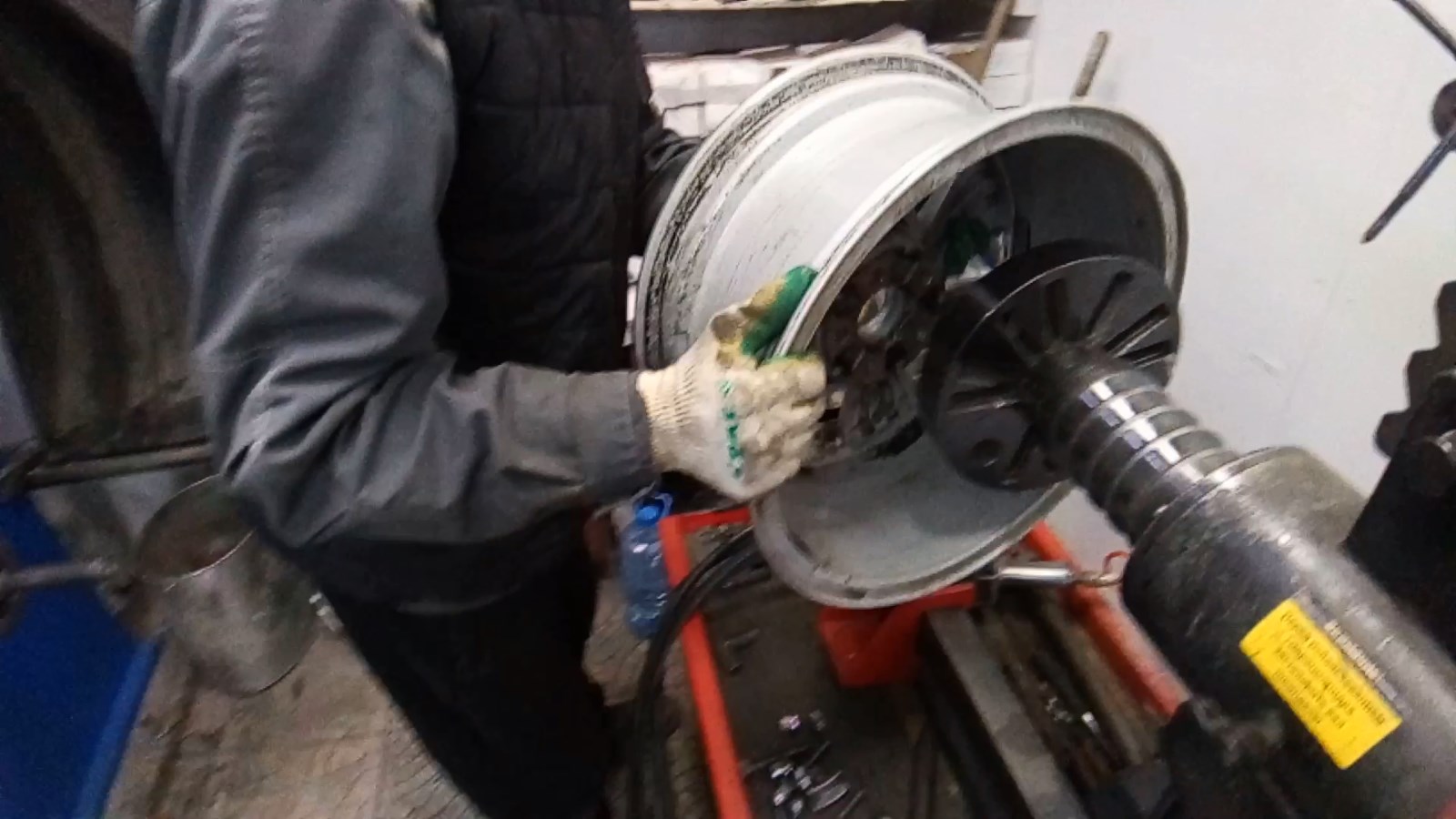 Правка литых дисков в Москве