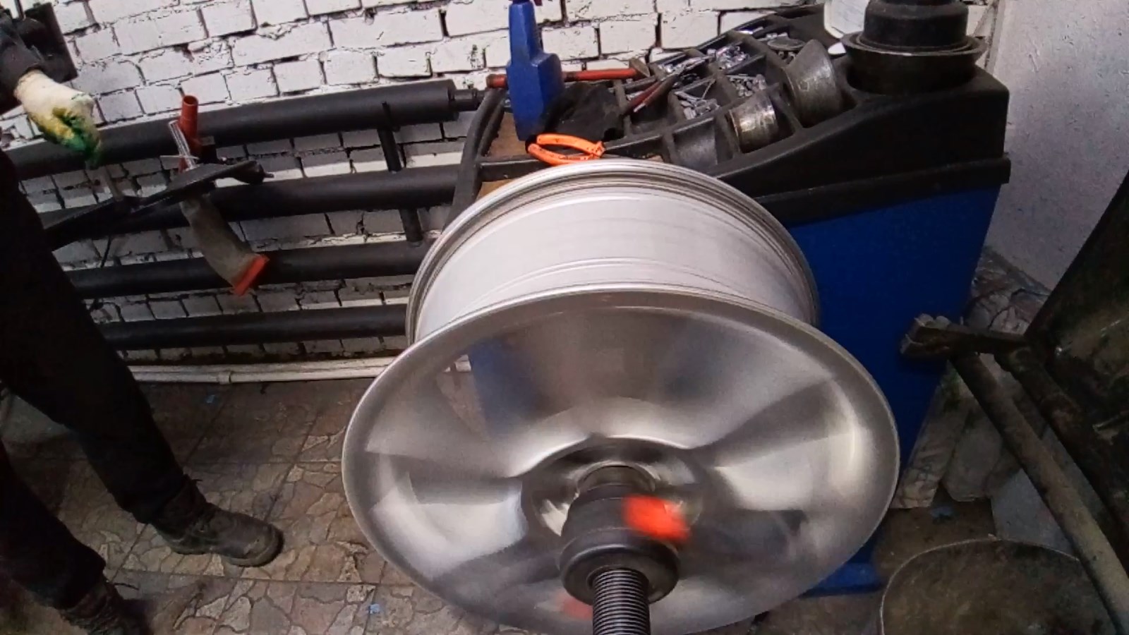 Правка литых дисков в Москве